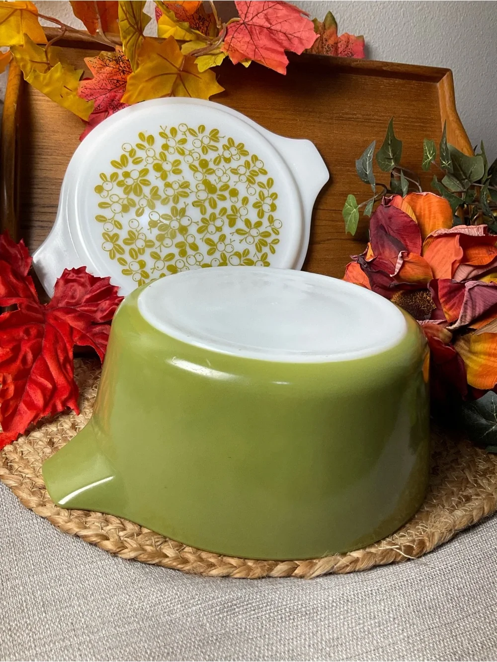 Vintage Pyrex Verde 2.5 Qt Casserole with Olive Floral Lid